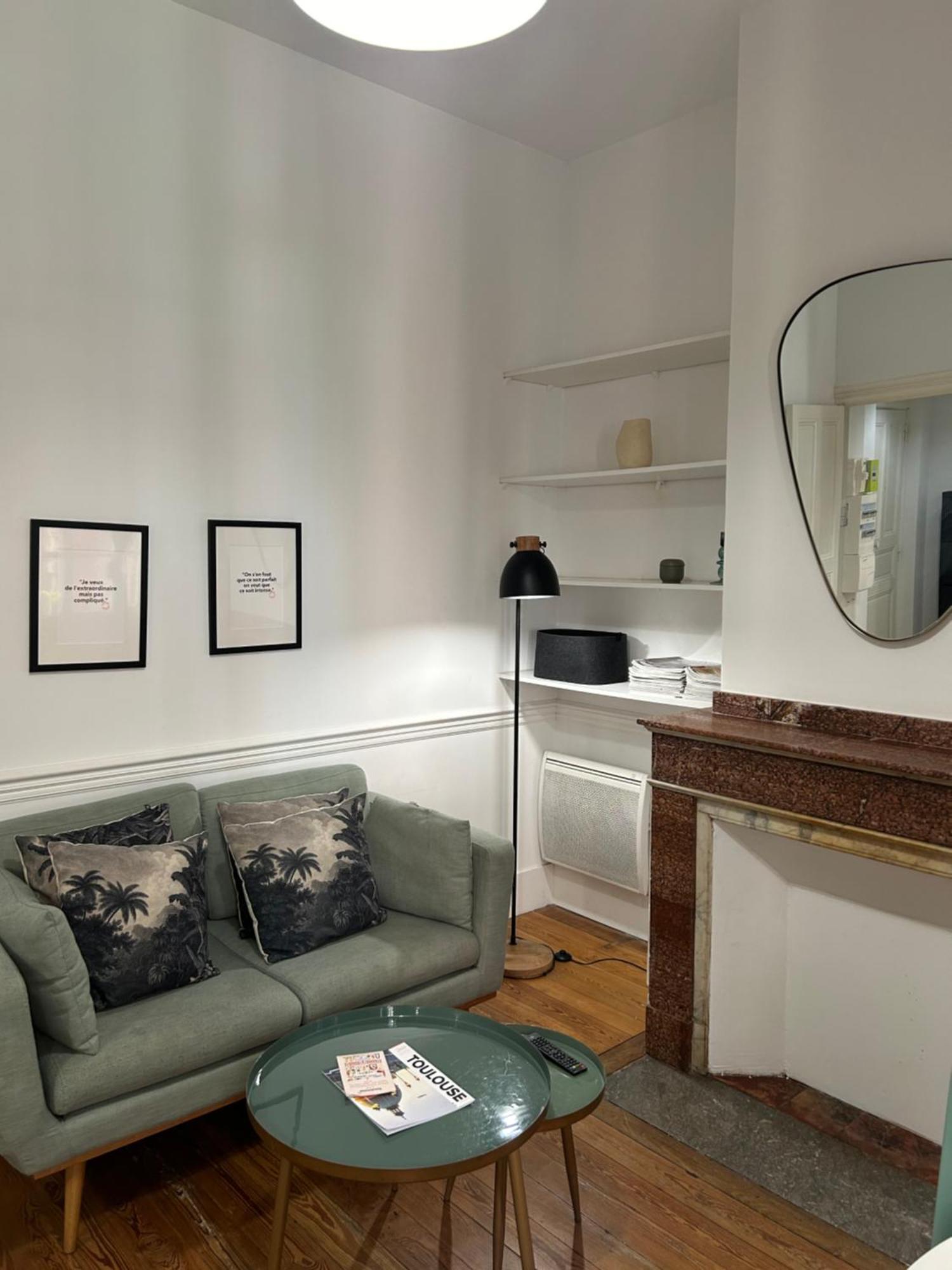 Le Toulousain 001 - Calme En Rez-de-chaussee Avec Terrasse - Hypercentre, Quartier Jeanne D'arc Appartement *